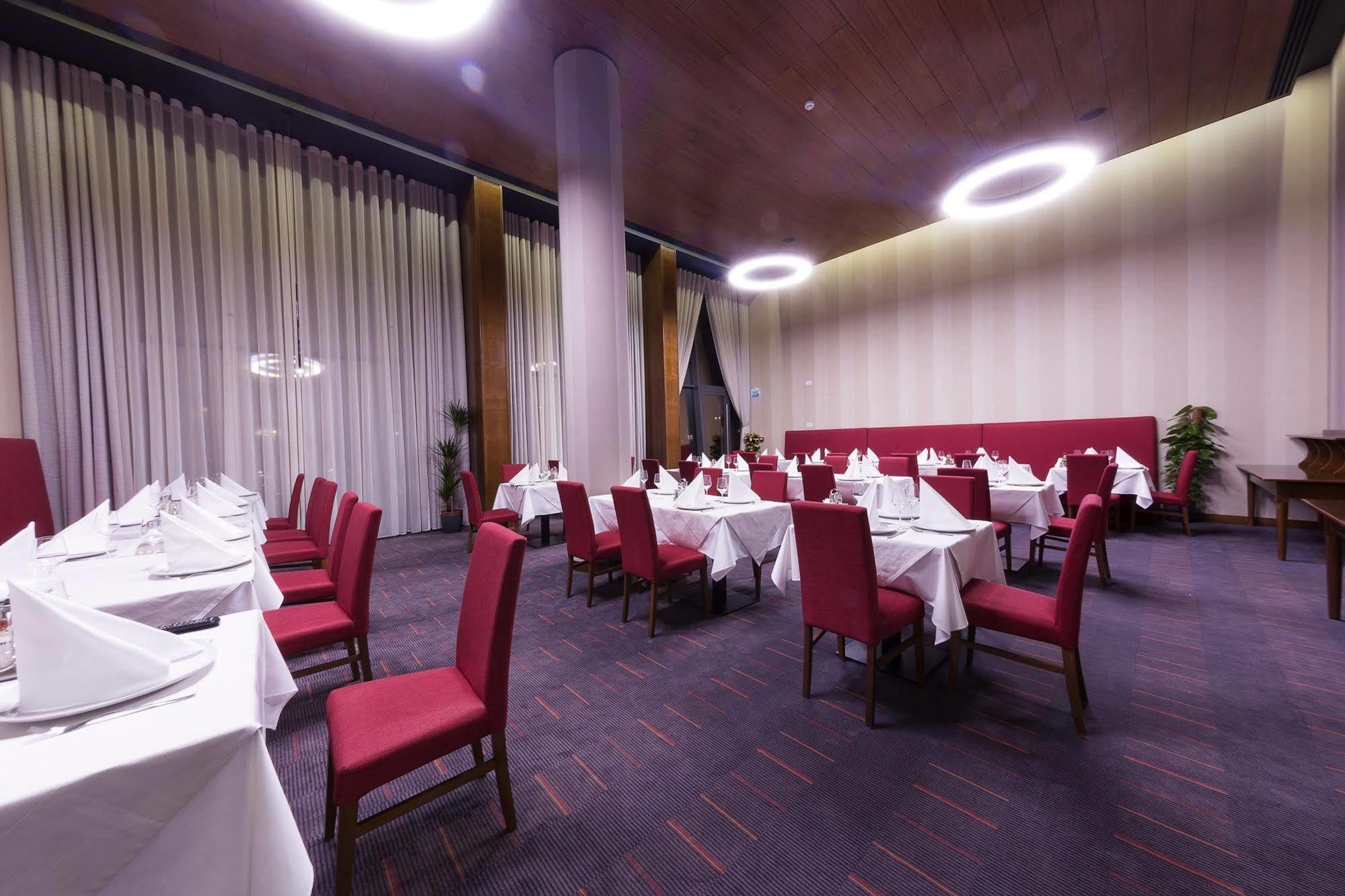 Hotel Transilvania Alba Iulia Bagian luar foto