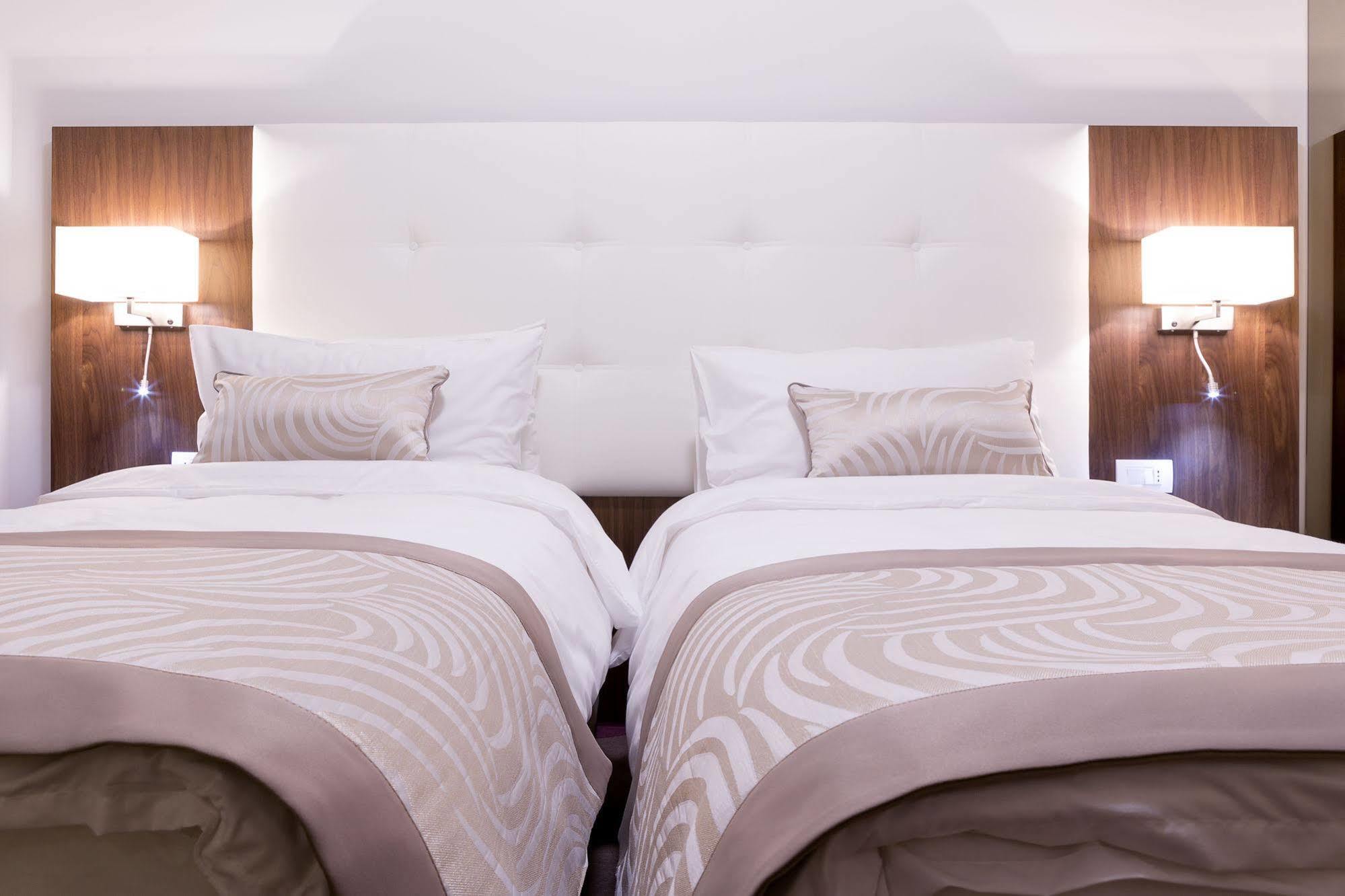Hotel Transilvania Alba Iulia Bagian luar foto