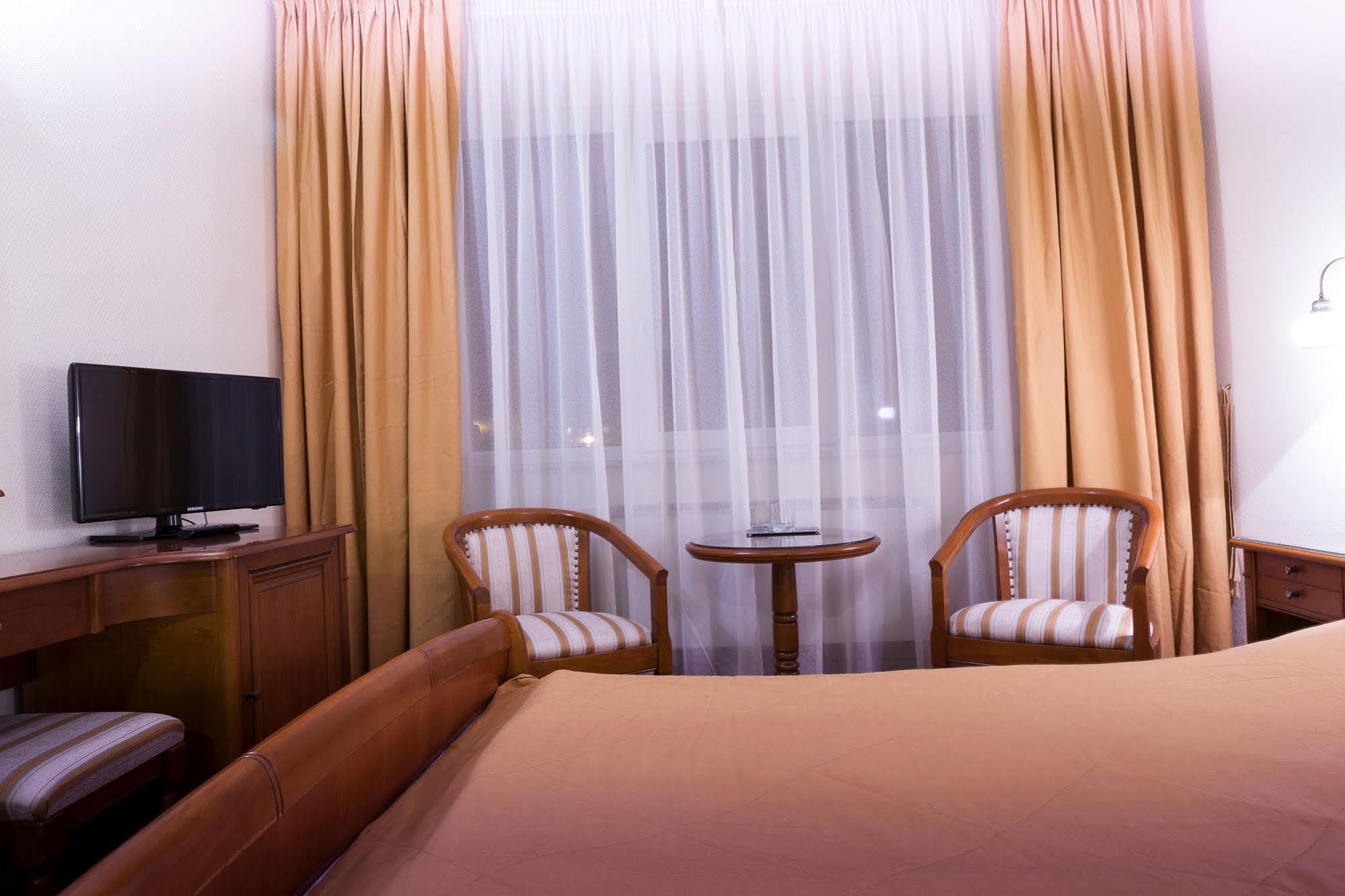 Hotel Transilvania Alba Iulia Bagian luar foto
